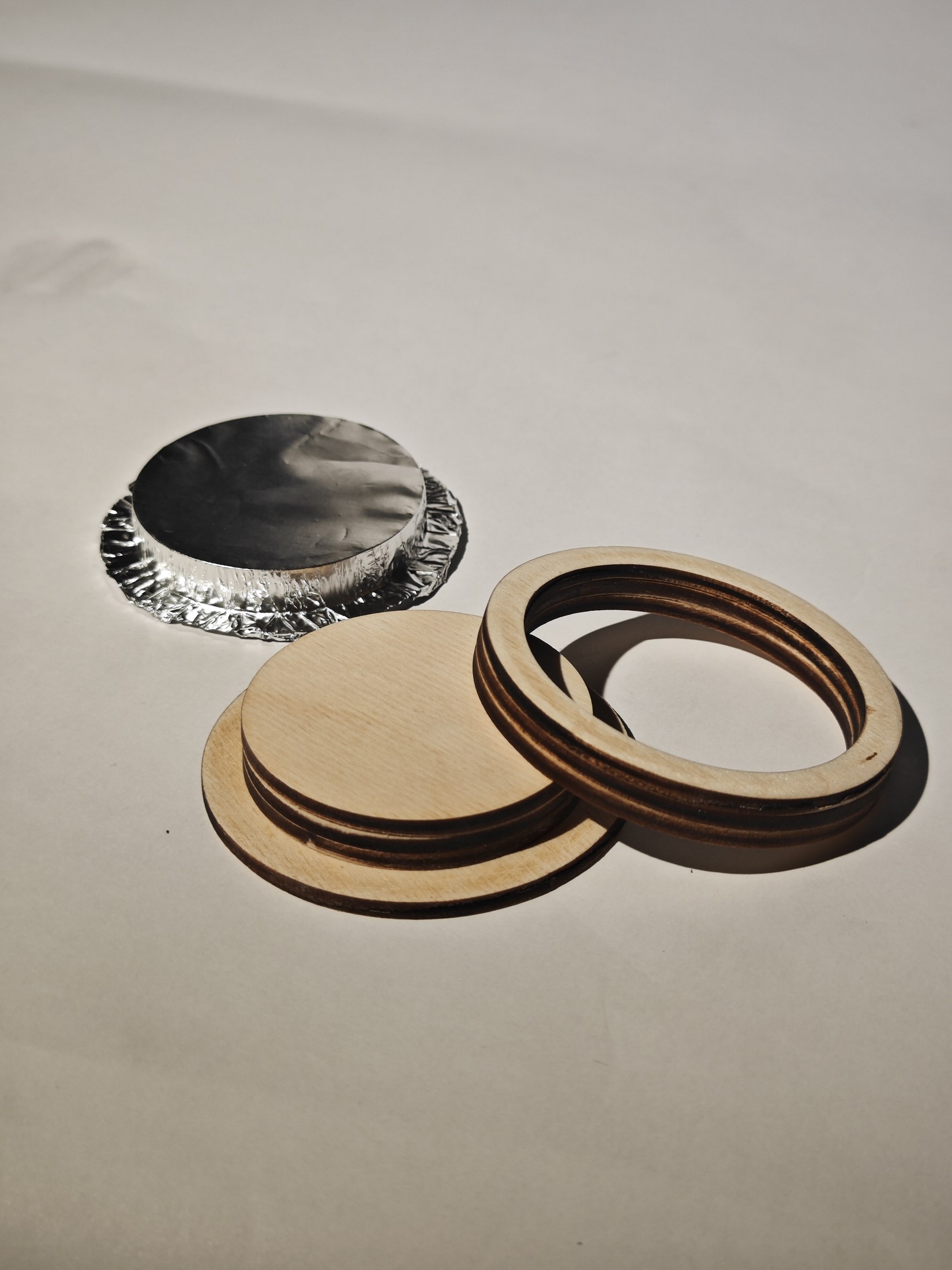 Separated plywood rings, base, and aluminum foil sensing component